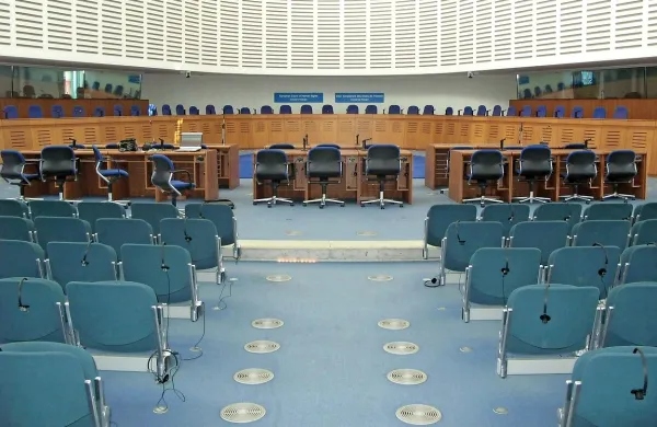 O tožbi Slovenije proti Hrvaški zaradi Ljubljanske banke bo odločal 
veliki senat Evropskega sodišča za človekove pravice.