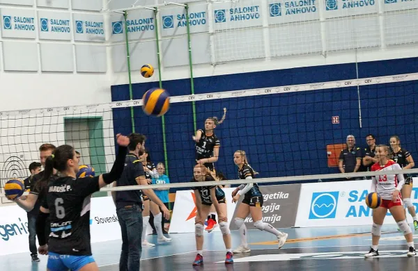 Odbojkarice Gen I Volleyja izgubile proti Kamničankam