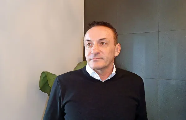 Po naših informacijah se je na predsedniško mesto po natanko 
treh letih vrnil Ante Guberac,  prvi mož Grafista. 