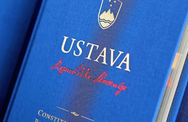 Na dana&scaron;nji dan pred 27 leti sprejeta in razgla&scaron;ena ustava