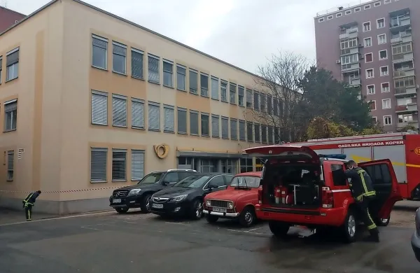 Na pošti v središču Kopra so prejeli zaboj z biomedicinskim 
odpadkom. 