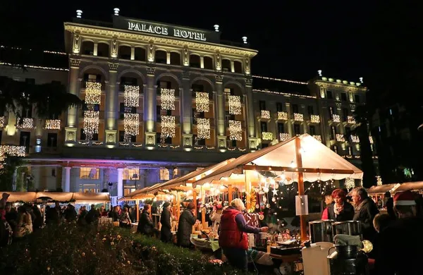 V Kristalni dvorani hotela Kempinski Palace bo tako moč okusiti 
najboljše penine in šampanjce iz kar 33 kleti.