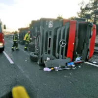 Zabojnik na polpriklopniku ljubljanskih oznak danes zjutraj ni 
prišel do cilja.