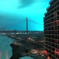 Turkizno modro nebo nad New Yorkom razvnelo družbena omrežja