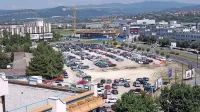 V Grafistu napovedujejo, da se bodo nasproti koprske banke 
kmalu lotili gradnje podzemne garažne hiše.