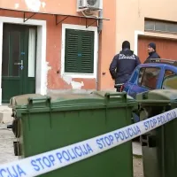 Dostop do Tartinijeve ulice je omejen s policijskimi trakovi.