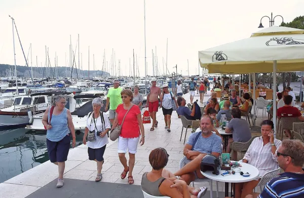 Ponudniki turističnih nočitev bodo od danes začeli turistom v 
znesku turistične takse zaračunavati še promocijsko takso.