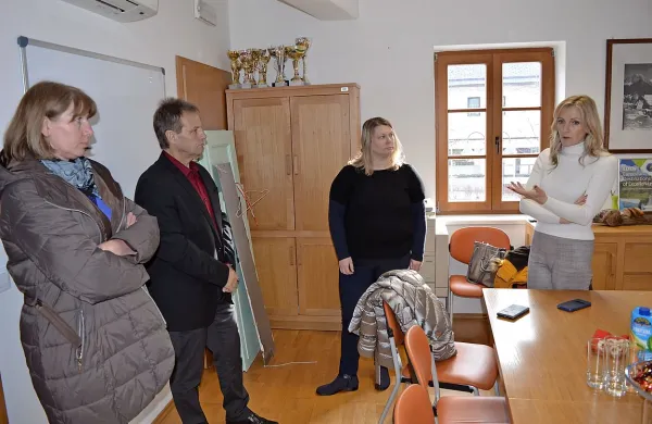 Prebivalci občine Bovec lahko ob četrtkih pravice s področja 
socialnega varstva urejajo v pisarni v Buncevi hiši. 