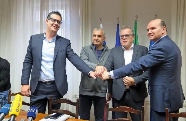 Čeprav se danes še niso pogovarjali o konkretnih projektih, župani 
istrskih občin na več področjih vidijo možnost združevanja 
določenih služb.