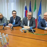 Čeprav se danes še niso pogovarjali o konkretnih projektih, župani 
istrskih občin na več področjih vidijo možnost združevanja 
določenih služb.