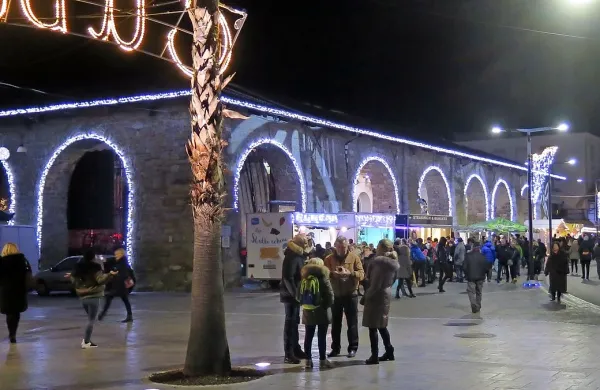 V gneči pod odrom v Taverni jo je med silvestrovanjem huje skupil 
mladi Gorenjec.