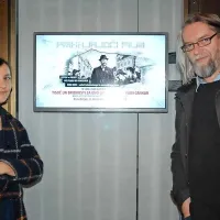 Dušan Moravec je v Kosovelovem domu Sežana predstavil dokumentarec Tisoč ur bridkosti za eno 
uro veselja  - Ivan Cankar. In odprli so razstavo ilustracij slikarke Anke Kočevar, vključenih v film.  