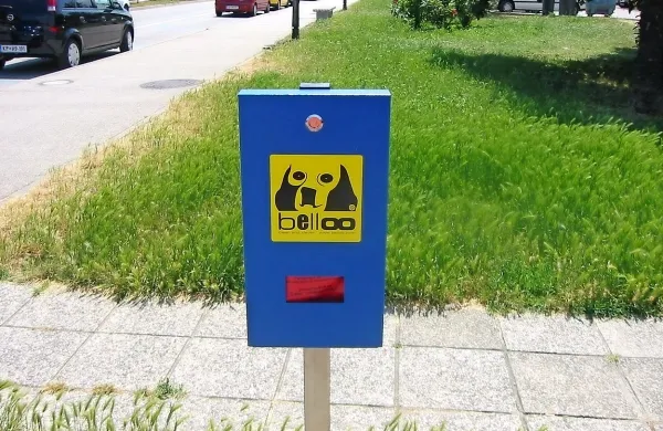 . Komisijo je najbolj prepričal izraz drečka, ki pomeni vrečko za 
pobiranje pasjih iztrebkov na javnih površinah.