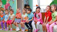 Ko otroci dopolnijo enajst mesecev, jih lahko starši vpišejo v vrtec. A tisti, ki so rojeni v zimskih 
mesecih, največkrat ostanejo brez varstva in morajo počakati na novo vrtčevsko leto. 