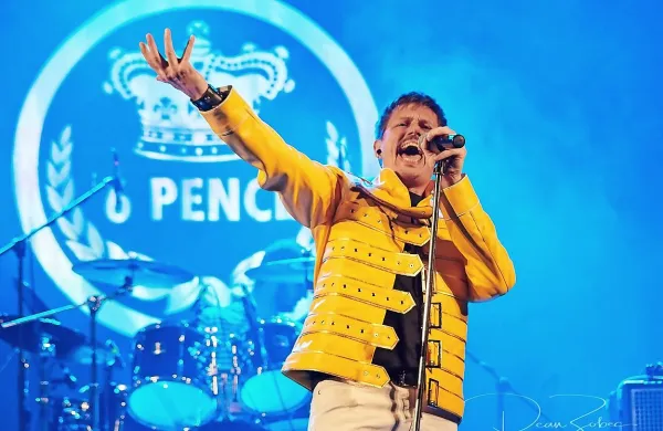 Na prvem od petih koncertov bo to soboto nastopila tržaška 
zasedba 6 Pence - Queen Tribute.  