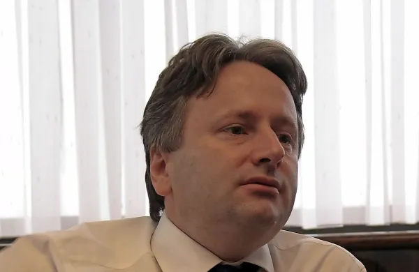 Nadzorni svet družbe 2TDK je na današnji seji soglasno imenoval 
Dušana Zorka za generalnega direktorja projektnega podjetja za 
gradnjo drugega tira Divača-Koper.