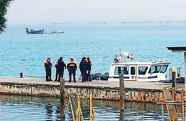 Posadki bežali vsaka v svojo smer