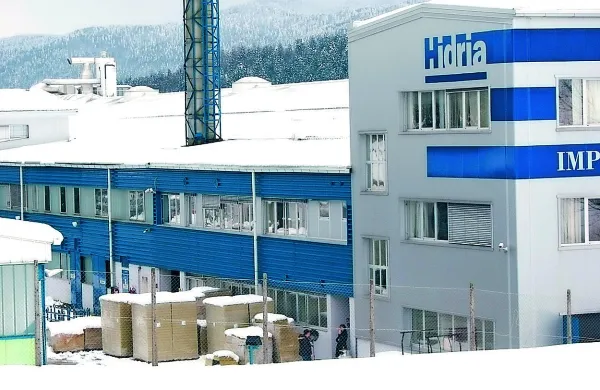 Direktorja Hidrie Holdinga Urška Svetlik in Gašper Svetlik zavračata očitke tretjega direktorja Hidrie Holdinga Iztoka Seljaka o 
pridobivanju lastnih delnic.