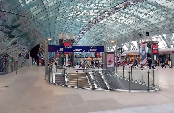 Stavko varnostnih delavcev bodo iz letališča v Frankfurtu (na 
fotografiji) razširili še na letališča v Münchnu, Bremnu, Dresdnu, 
Erfurtu, Hamburgu, Hannoverju in Leipzigu.
