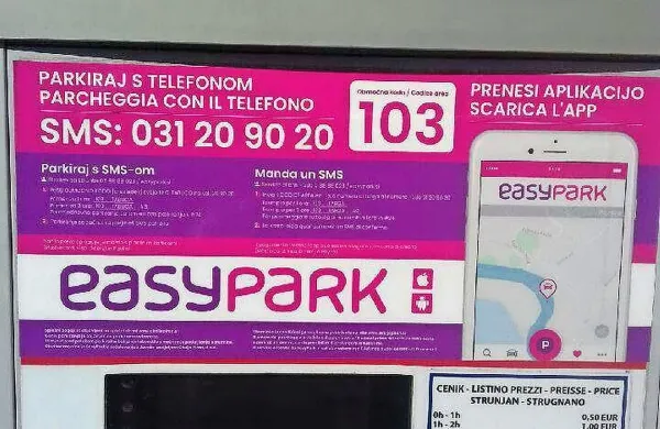Ker so nazivi parkirnih con spremenjeni, je to treba upoštevati pri 
pošiljanju sporočila.
