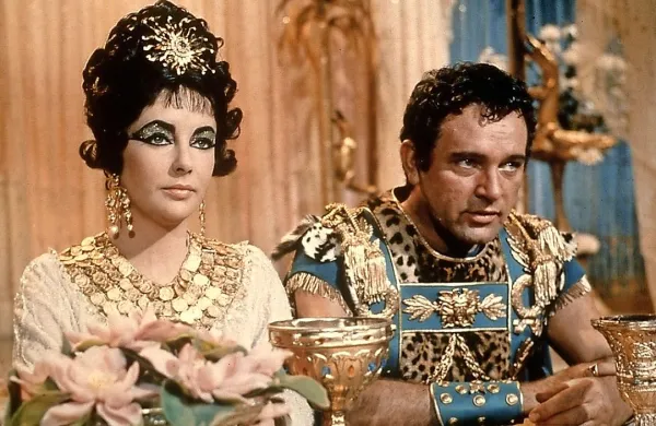  V filmu Kleopatra (1963) sta Kleopatro in Marka Antonija upodobila partnerja Elizabeth Taylor in Richard Burton.
