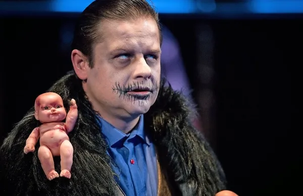 Cankarjevega strašnega  Kantorja igra Primož Forte.   