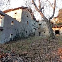 Zapu&scaron;čeno vas v Brdih bodo obnavljali skozi resničnostni &scaron;ov