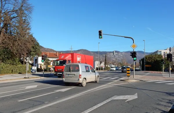 Posledice preurejanja težavnih  križišč, kot je tisto pri Hrastu, je res   
treba dobro pretehtati, a na občini to počnejo že zelo dolgo. 