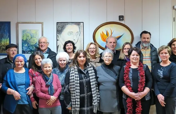 Člani lani ustanovljenega društva kraških likovnikov so za prvo 
skupno razstavo izbrali sežanski dom upokojencev. 