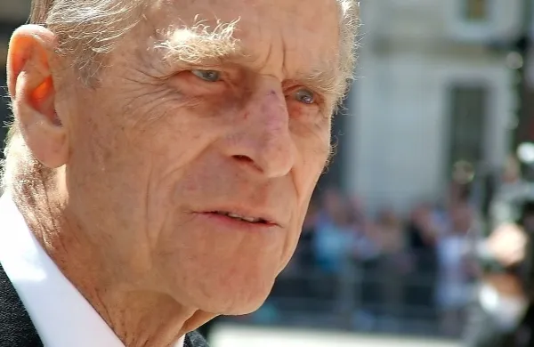 Le dva dneva po tem, ko je 97-letni britanski princ Philip imel 
prometno nesrečo, so policisti z njim opravili pogovor zaradi 
vožnje brez varnostnega pasu.