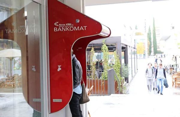 Bankomat na Trnovem ostaja &scaron;e tri mesece