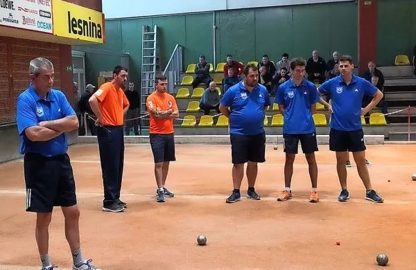 Sežanski balinarji (v modrem) so v soboto še drugič v sezoni ugnali 
ljubljanski Krim.