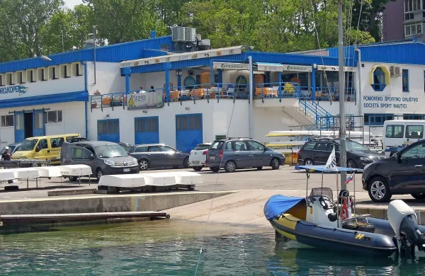 Grafist namerava prevzeti restavracijo Skipper, ki je bila doslej v 
lasti Zveze pomorskih in športnih društev. 