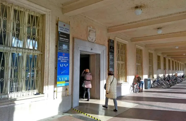 V mestni hiši se bodo zagotovo zgodile rošade na nekaterih vodstvenih mestih, a župan še ne razkriva vseh imen. 