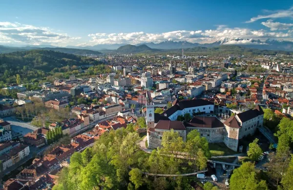 BBC je Ljubljano uvrstil na tretje mesto top 10 destinacij za 
kulinarične navdušence.