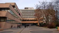 Domnevno preskakovanje čakalnih vrst v ljubljanskem kliničnem 
centru je dobilo nadaljevanje na sodišču.