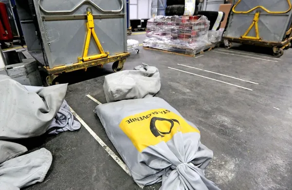Poštarji zahtevajo reorganizacijo dela, saj so zaradi pomanjkanja 
sodelavcev preobremenjeni.