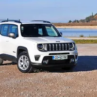 Največji prodajni up je zagotovo renegade, ki ga izdelujejo v Italiji 
na enaki  osnovi kot Fiatov 500X.