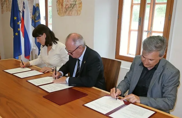 Zahtevek države za vrnitev izplačanega dodatka za stalno pripravljenost v ponovno sojenje