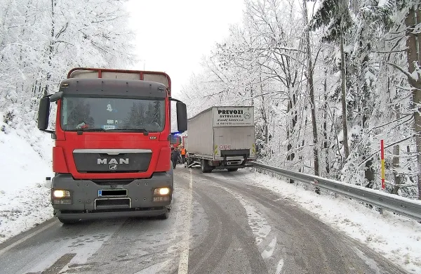 Tovorni vozili sta trčili