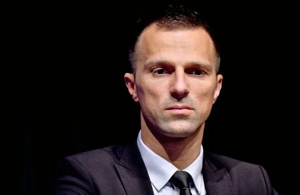 

Matej Pirc, ki se je ekipi DUTB pridružil avgusta 2017, je nastopil 
funkcijo v. d. glavnega izvršnega direktorja z današnjim dnem in jo 
bo opravljal do zaključka postopka izbire stalnega glavnega 
izvršnega direktorja.