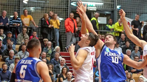 Bistričanom (v modrih dresih)  je tokrat spodrsnilo z novinci v ligi, 
Troti, Sežanci pa so doma ugnali drugega novinca v drugi SKL,  
Hrastnik