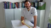  Jure Tušek navaja izkušnje iz tujine, ko lahko osteopatske metode 
zdravljenja bolnikom in zdravstvu  prihranijo težke drage operacije.  