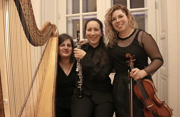 Violina, harfa in oboa so zazvenele v Zvokih mladosti