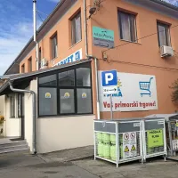 Sinoči malo po 18. uri je mlajši oborožen moški ukradel denar iz 
trgovine v Vanganelu.