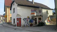 Rušenje stavbe, v kateri je  klub CMAK, in iskanje nadomestnih 
prostorov bo ena prvih nalog novega vodstva občine Cerkno.