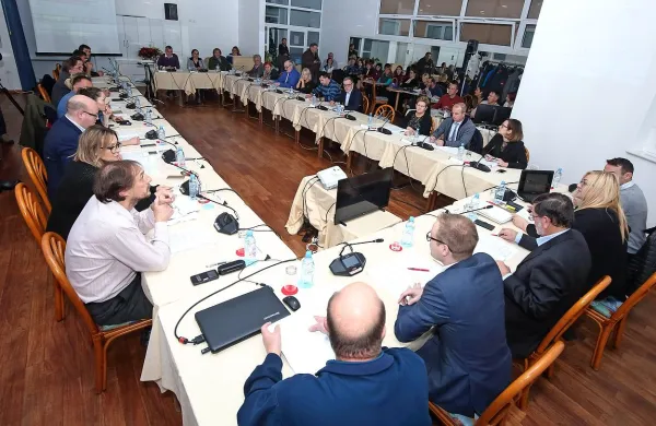 Zadnjič  so potrdili mandate 22 svetnikom, tokrat   še Laganisovi (nadomešča Markočiča, ki je postal 
župan). 