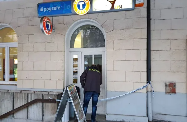 Golobrada roparja iz postojnske trafike so policisti prijeli že po 
nekaj urah v Ljubljani. 