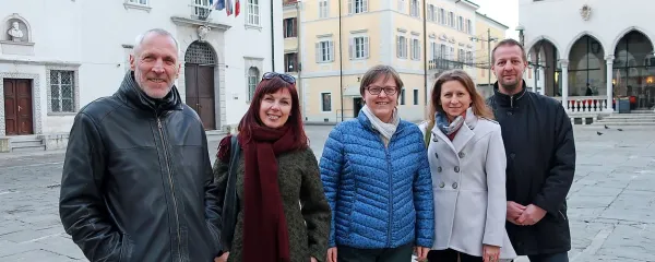 Priznanja  so se razveselili (z leve) Robert Turk, Mojca Maljevac, Vladka Tucovič Sturman, Jana Volk in Nejc Šarabon, pa tudi Timotej Turk Dermastia, ki ga žal nismo ujeli za skupinsko  fotografijo.