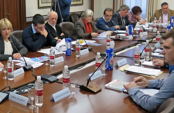 Sežanski svetniki so se razporedili po občinskih odborih. Vanje so vključili tudi svetnike opozicije, a niso 
bili vsi zadovoljni z izkupičkom. Davorin Terčon je tako član odbora za proračun in finance, njegova 
kolegica Alenka Orel pa je predsednica odbora za kmetijstvo (fotografija je s prejšnje seje).

